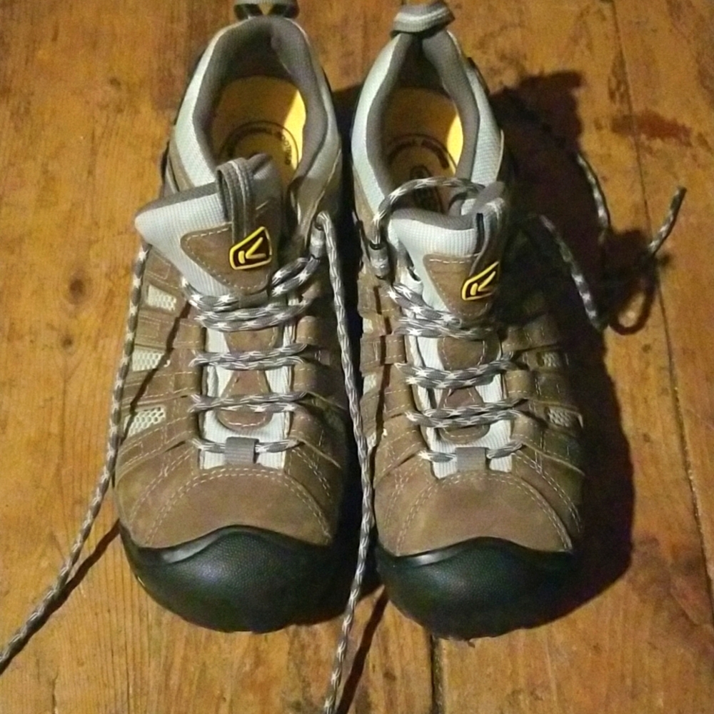 Steel toe shoes